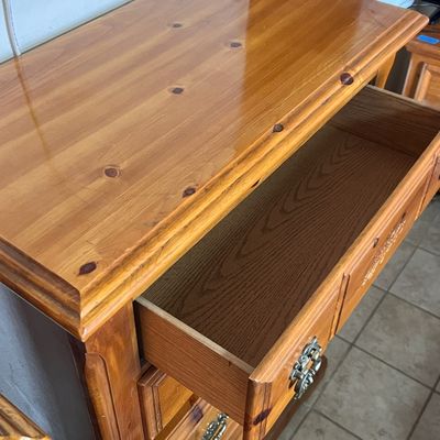 Dresser 2