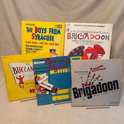 Sale Photo Thumbnail #211: various artists and conditions