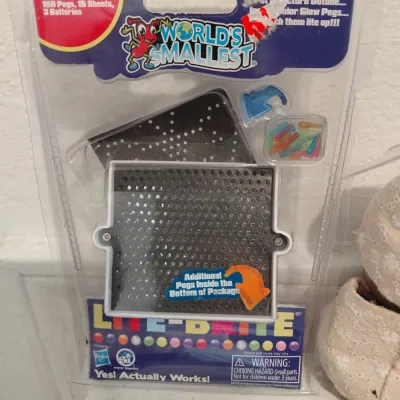 World's Smallest Games. Working Lite Brite in Packaging