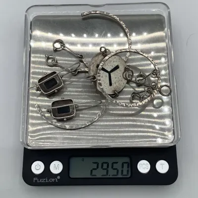Sale Photo Thumbnail #85: Vintage Modernist Israeli Sterling Silver 925 Pendant & Onyx 925 Earrings coord.

Chain is sterling ....... 15” long.

Vintage Modernist Israeli Sterling Silver 925 pen