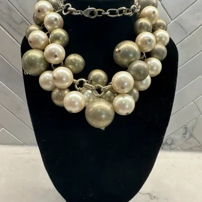 Sale Photo Thumbnail #366: Lia Sophia Necklace Gold Tone Bulky Chunky Fake Pearls Beads
overall length 10" choker
lobster clasp closure....all fabby