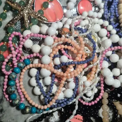 Sale Photo Thumbnail #287: 5 LBS. of Xcl. Fashionable jewels ~ GREAT Necklaces / Bangles / Beads ~ 5 pounds !!!!!
all VG saleable products, no parts, broken junk. ....just ready to bag and resell