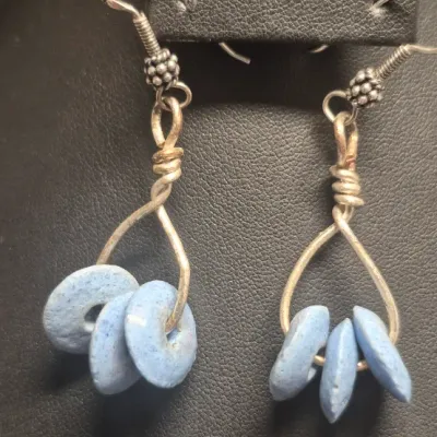 Sale Photo Thumbnail #100: Loft Silvertone w/baby blue bead clumps Necklace 16" & dangle Earrings match
versatile necklace with lobster clasp
all beads are present....16
Earrings are toned to match