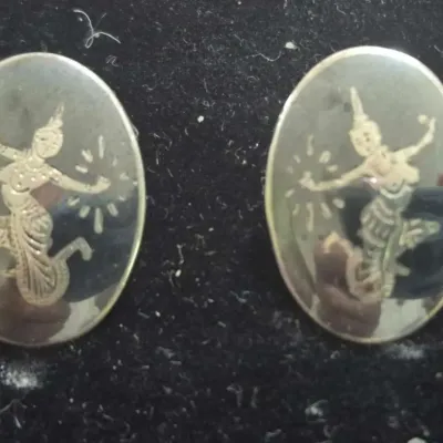 Sale Photo Thumbnail #320: Vintage Mexican Alpaca Abalone Earrings ~~ 4 Pair [all Marked]
small Siam have screw backs, mostly pierced
All in excellent condition