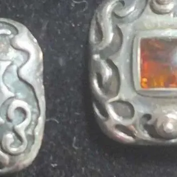 Sale Photo Thumbnail #27: Navajo Indian sterling / coral flask with continuous neck chain...no clasp

Size approx. 3" by 2"d / 1/2 thick.

Neck chains is 32" long.

Stopper fits loosely for using it....decorative

Great display item for collector's display......wonderful details