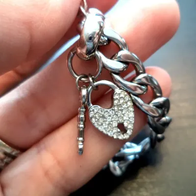Sale Photo Thumbnail #225: STUNNING VINTAGE ESTATE SIGNED FOSSIL KEY & HEART CHARM 7 3/4" BRACELET!
marked 925 on lobster claw
toned to restore luster