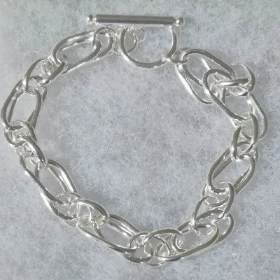 Sale Photo Thumbnail #106: Curb Link Bracelet ~ 925 Sterling. w/ Toggle Clasp
size: 7"