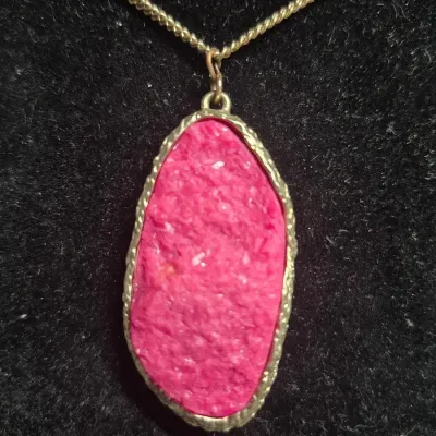 Sale Photo Thumbnail #112: Coral Druzy Necklace & coordinate Earrings [23g]
> large Druzy pendant on 18"chain
> earrings are pink glass matching color impressive