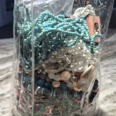 Sale Photo Thumbnail #284: 5 LBS. of Xcl. Fashionable jewels ~ GREAT Necklaces / Bangles / Beads ~ 5 pounds !!!!!
all VG saleable products, no parts, broken junk. ....just ready to bag and resell