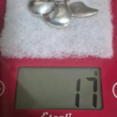 Sale Photo Thumbnail #49: Vintage KRYDELL solid Sterling Silver Brooch ~ rare / retired Studio Runway brooch [17g]
solid sterling.....runway edition for Drydell
marked clearly
comes in lucite presentation case