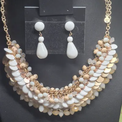 Sale Photo Thumbnail #102: Stunning Ann Taylor Vintage Necklace & Earring set [85g]
Necklace is a choker style with multi rows of beads and stones
Gold tone .....14"l
Earrings are dangle with screw back style