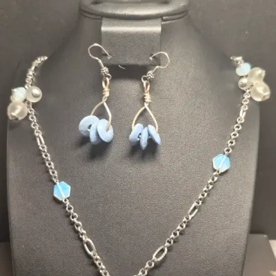 Sale Photo Thumbnail #96: Loft Silvertone w/baby blue bead clumps Necklace 16" & dangle Earrings match
versatile necklace with lobster clasp
all beads are present....16
Earrings are toned to match