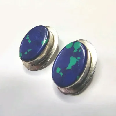 Sale Photo Thumbnail #131: Vintage Sterling Silver 925 Natural Azurite Malachite Oval Earrings (15.0 grams)
> Earrings  are  1." dia.  with clasp closure
> stunning design with bezel insert of stones
> filigree on flat part of the bezels