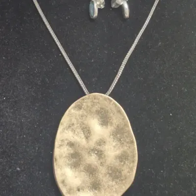 Sale Photo Thumbnail #345: Unusual Bolo Necklace 2 sided & Earrings to complete se
> pendant is 2 sided silver/ gold w/ rope chain with Bolo Closure instant adjust
> Earrings are stones and breaks that complement what side your are wearing necklace



> Bolo length 20"....2 x 1.5" 