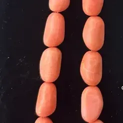 Sale Photo Thumbnail #374: Bold Orange beaded pendant necklace
overall size 10" w/lobster clasp
weighty chunky beads with center oval pendant