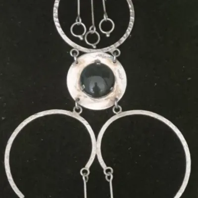 Sale Photo Thumbnail #79: Vintage Modernist Israeli Sterling Silver 925 Pendant & Onyx 925 Earrings coord.

Chain is sterling ....... 15” long.

Vintage Modernist Israeli Sterling Silver 925 pen