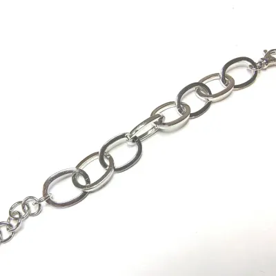 Sale Photo Thumbnail #270: Ralph Lauren Silver Tone Round Triple Link Chain Bracelet. Condition is Pre-owned. 
> superb condition, no scratches
Size 8" with toggle clasp