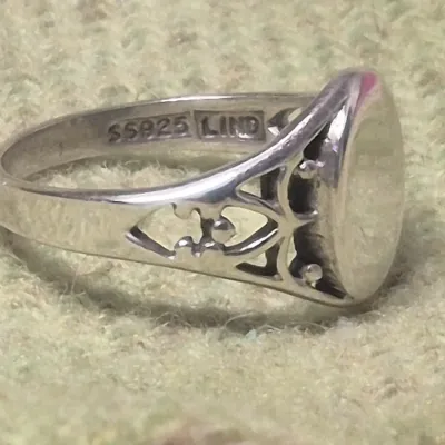 Sale Photo Thumbnail #121: Signed Sterling Ring Sz 7.~ 2.7g
Signed 'LIND' Thailand Sterling Ring Sz 7.~ 2.7g