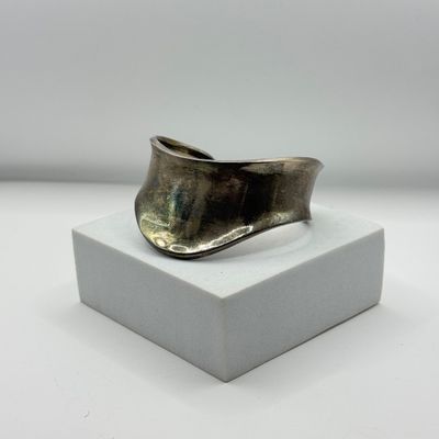 LOT 147F: Vintage 925 Sterling Silver Cuff Bracelet (35.4gtw)
