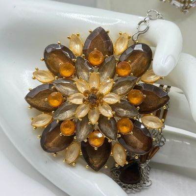 LOT 156J: Vintage Amber & Brass Toned Jewelry Collection