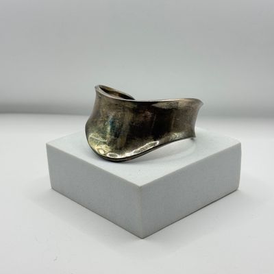 LOT 147F: Vintage 925 Sterling Silver Cuff Bracelet (35.4gtw)