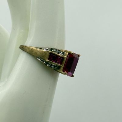 LOT 151F: Vintage size 7 10k RJW Gold Ring (3.6gtw)