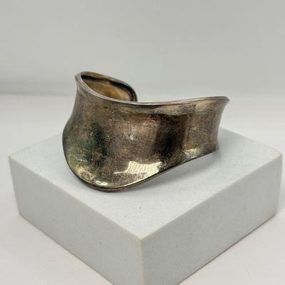 LOT 147F: Vintage 925 Sterling Silver Cuff Bracelet (35.4gtw)