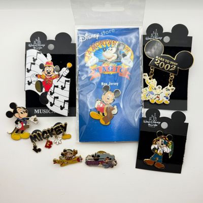 LOT 118P: Disney Mickey Pins incl WDW Trading Pins: 2002 Musical Conductor, Name w Danglers, 2002 Ears to You Dangler, Pin Trading,...