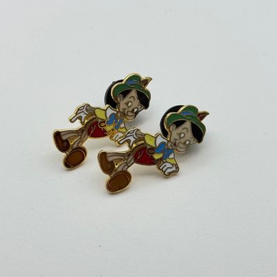 LOT 122P: Disney Characters Trading Pins: Winnie the Pooh, Pinocchio, Bashful, Mary Poppins & Quasimodo