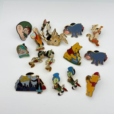 LOT 122P: Disney Characters Trading Pins: Winnie the Pooh, Pinocchio, Bashful, Mary Poppins & Quasimodo