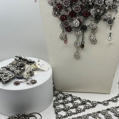 LOT 169J: Flower Pattern Vintage Necklaces & More