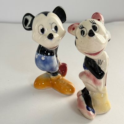 LOT 96A: Vintage Disney Mickey & Minnie Ceramic Figurines, Holding Hands Salt & Pepper Shakers