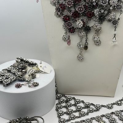 LOT 169J: Flower Pattern Vintage Necklaces & More