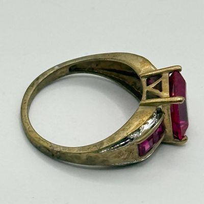 LOT 151F: Vintage size 7 10k RJW Gold Ring (3.6gtw)