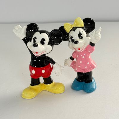 LOT 96A: Vintage Disney Mickey & Minnie Ceramic Figurines, Holding Hands Salt & Pepper Shakers
