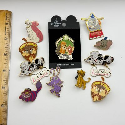 LOT 119P: WDW Animal Trading Pins: LE3500 The Fox and the Hound 20th Anniversary, Cheshire Cat, Simba, Aristocats Duchess, Chip...