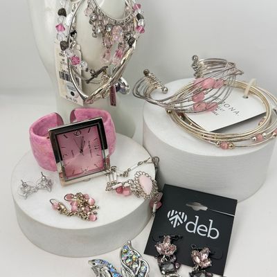 LOT 159J: Vintage Pretty in Pink Jewelry Collection