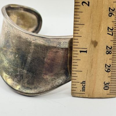 LOT 147F: Vintage 925 Sterling Silver Cuff Bracelet (35.4gtw)