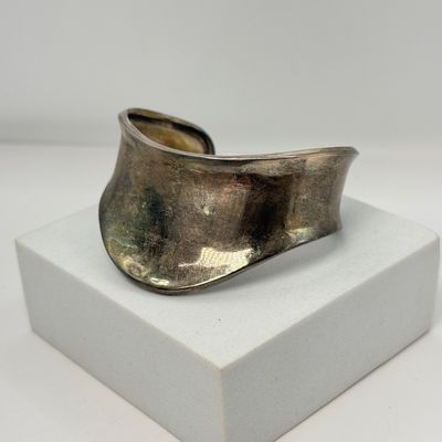 LOT 147F: Vintage 925 Sterling Silver Cuff Bracelet (35.4gtw)