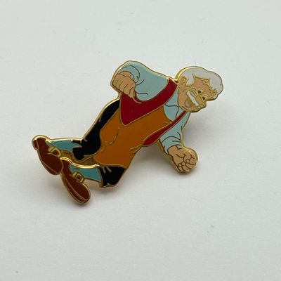 LOT 122P: Disney Characters Trading Pins: Winnie the Pooh, Pinocchio, Bashful, Mary Poppins & Quasimodo