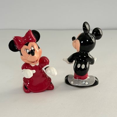 LOT 96A: Vintage Disney Mickey & Minnie Ceramic Figurines, Holding Hands Salt & Pepper Shakers