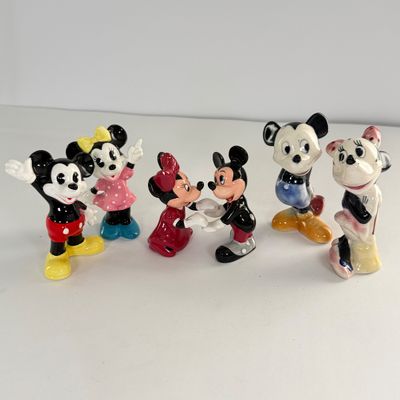 LOT 96A: Vintage Disney Mickey & Minnie Ceramic Figurines, Holding Hands Salt & Pepper Shakers