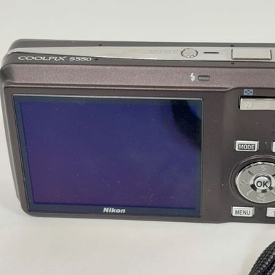 LOT 67A: Nikon CoolPix 5550 Digital Camera w/ Battery Charger & Disney Mickey Mouse Case