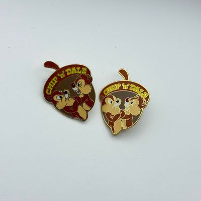 LOT 119P: WDW Animal Trading Pins: LE3500 The Fox and the Hound 20th Anniversary, Cheshire Cat, Simba, Aristocats Duchess, Chip...