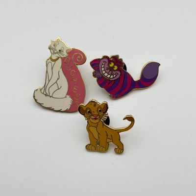 LOT 119P: WDW Animal Trading Pins: LE3500 The Fox and the Hound 20th Anniversary, Cheshire Cat, Simba, Aristocats Duchess, Chip...