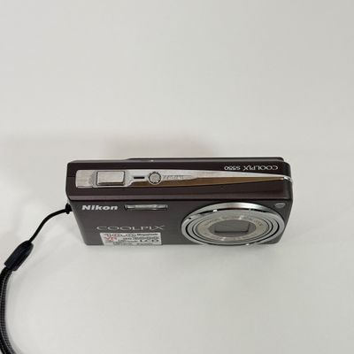 LOT 67A: Nikon CoolPix 5550 Digital Camera w/ Battery Charger & Disney Mickey Mouse Case