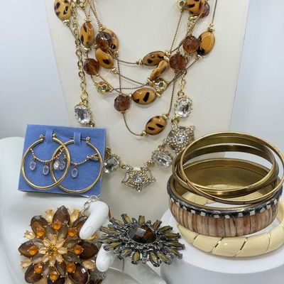 LOT 156J: Vintage Amber & Brass Toned Jewelry Collection
