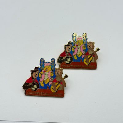LOT 123P: LE5000 MGM Studios 4th of July, 2001 Goofy Dangler Pin & More Disney Trading Pins: Toy Story, Country Bear Jamboree, Star...