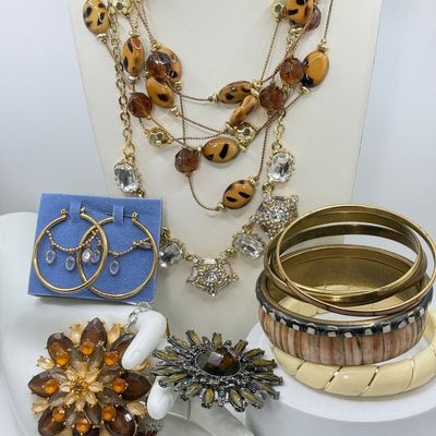 LOT 156J: Vintage Amber & Brass Toned Jewelry Collection
