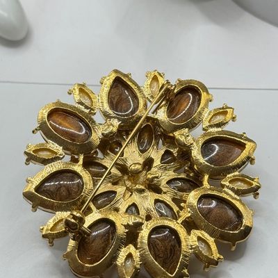 LOT 156J: Vintage Amber & Brass Toned Jewelry Collection